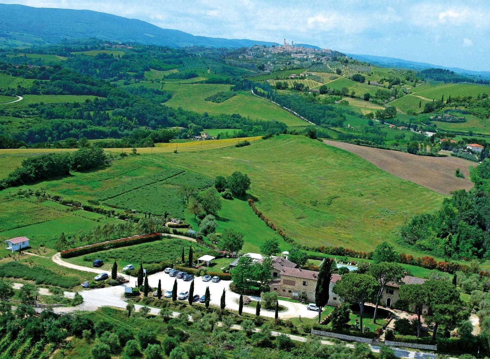 agriturismo romantico taverna di bibbiano - panorama su san gimignano